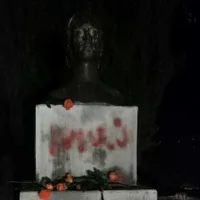 Statuia cu bustul lui Mihai Eminescu de la Orşova a fost inscripţionată cu vopsea roşie. / Foto: nesw.ro