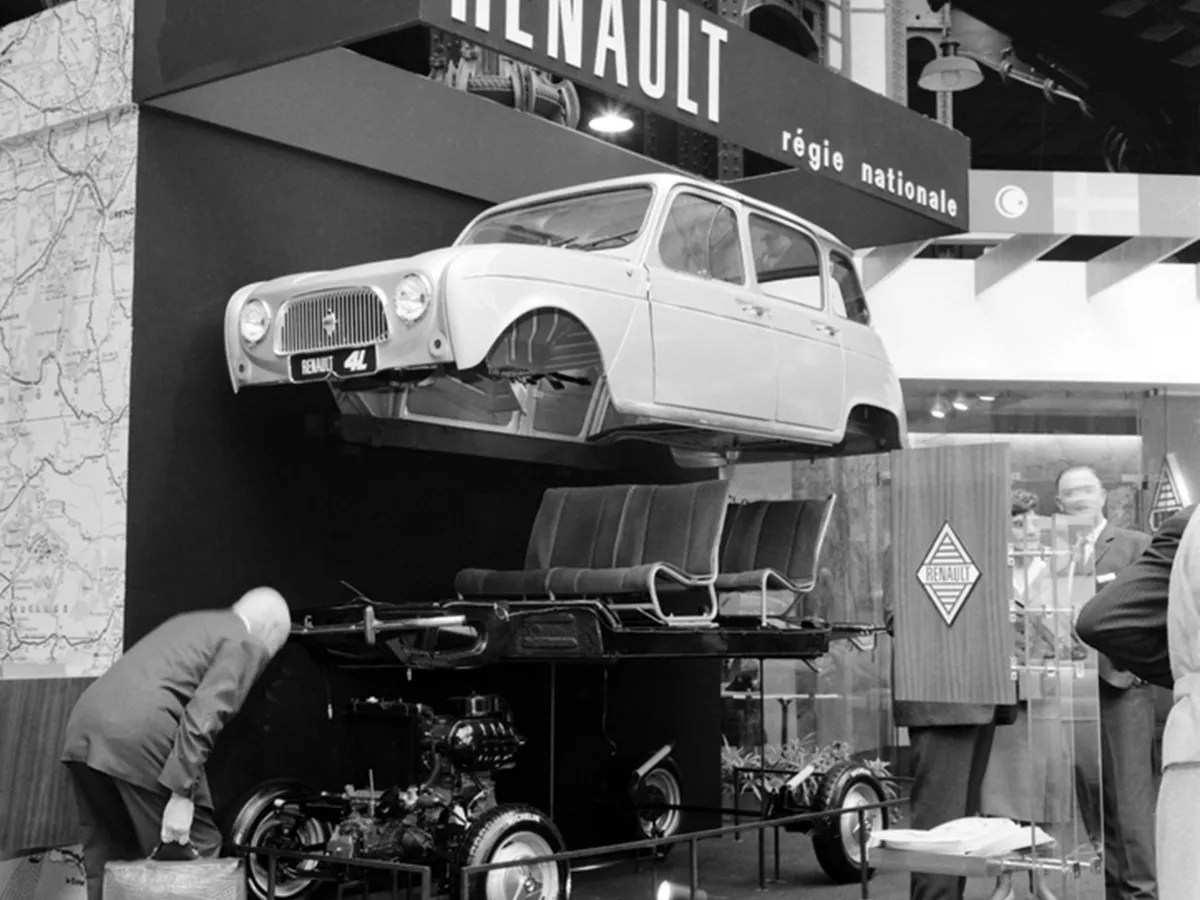 Evoluția noțiunii mașină ieftină în 60 ani: Renault 4, 5.000 franci - anii 1960, 30.000 € - 2025 - Foto: caradisiac.com