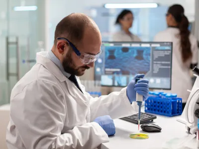 Cercetător - Foto: Freepik (rol ilustrativ)