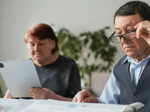 Foto: Pensionarii aveau posibilitatea de a fi coasigurați. Noile legi nu le mai acordă această facilitate Sursa: Freepik
