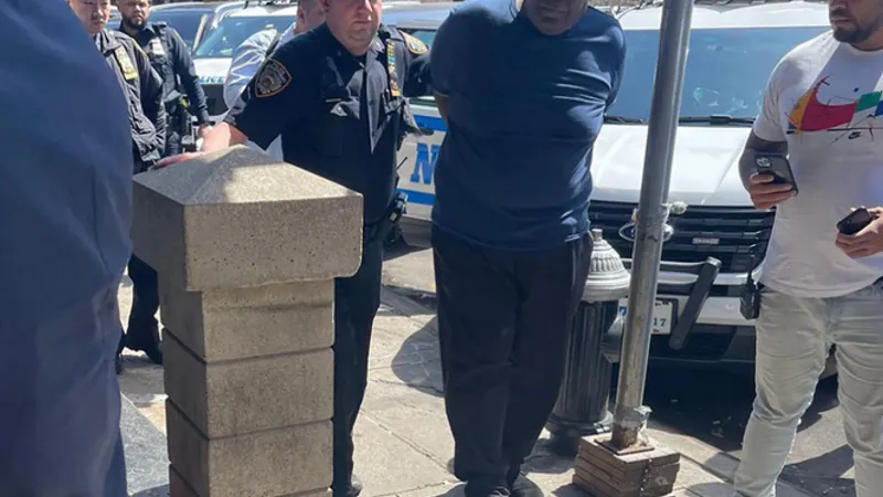 Bărbatul care a deschis focul într-un metrou din Brooklyn, împușcând 10 oameni și rănind alți 19, a fost arestat. / Foto: nypost.com