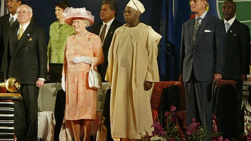 Prințul Philip către președintele Nigeriei, Olusegun Obasanjo, în timpul unei vizite oficiale în 2003: „Arătaţi de parcă vă pregătiți de culcare" Foto: gettyimages