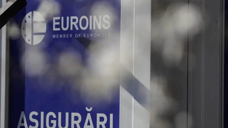Cine are poliţă RCA Euroins se bucură - Foto: INQUAM PHOTOS / Octav Ganea