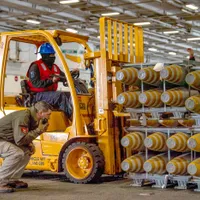 România va avea cea mai modernă fabrică de pulberi pentru muniție: Ciolacu: Exclus să ne atace Rusia - Foto: Profimedia images