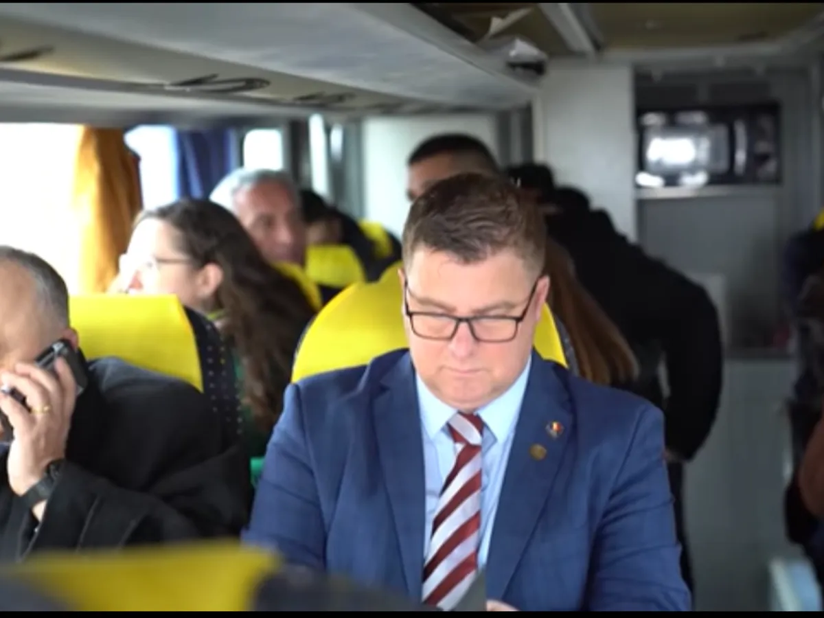 Autocarul AUR spre Parlament / FB