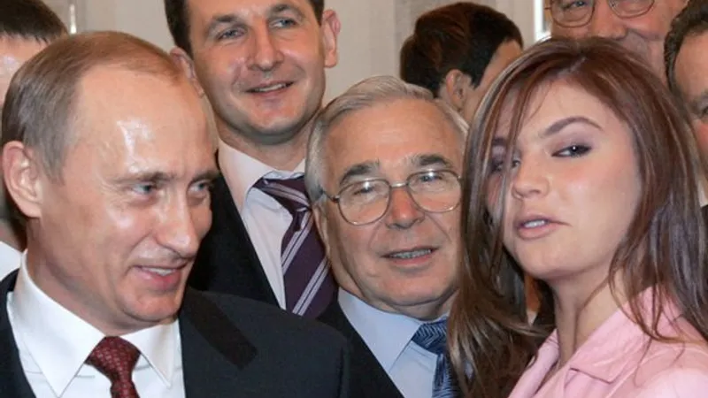 Alina Kabaeva și Vladimir Putin - Foto: mirror.co.uk