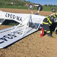 Un avion de mici dimensiuni a aterizat forțat în Alba. Pilotul a scăpat printr-o minune Foto: ISU Alba