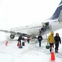 OPERAȚIUNI Printre responsabilitățile lui Nicolae Stoica pe Otopeni era și degivrarea aeronavelor