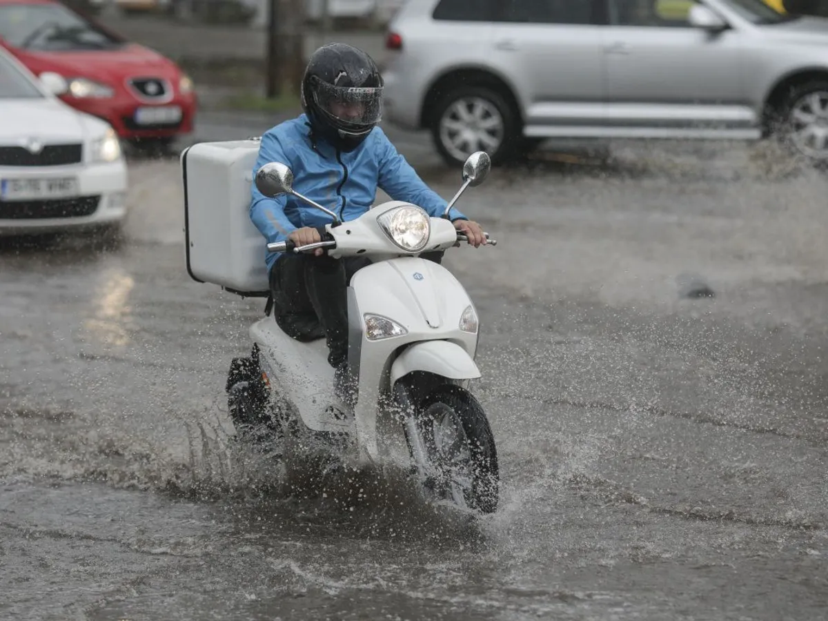 Ploaie în Bucureşti, cod galben - Foto: INQUAM PHOTOS/Octav Ganea (Imagine cu caracter ilustrativ)