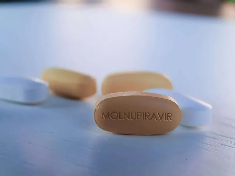 Antiviralul oral Molnupiravir reduce riscul de deces cu 50% /foto: yahoo