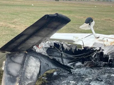 Accident aviatic, la Iași. Un avion s-a prăbușit pe câmp, în apropierea aerodromului - Foto: ISU Iași