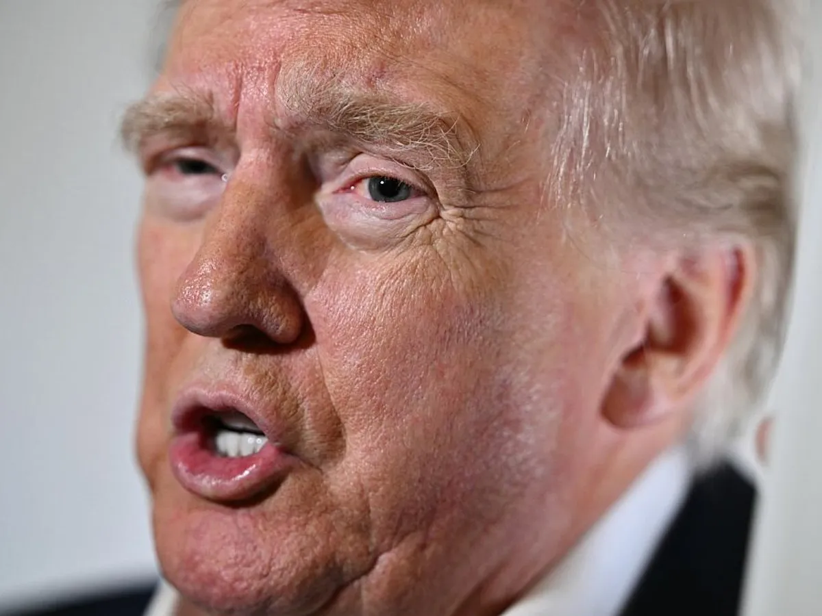 Donald Trump vorbeşte jurnaliştilor, în Air Force One - Foto: Profimedia Images