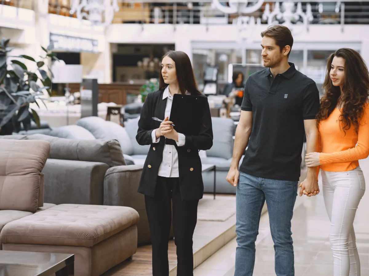 Un cunoscut lanț de mobilă își închide magazinele. Clienții profită: reduceri de 70%. Mai sunt câteva zile