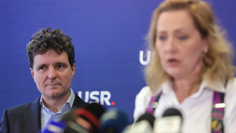 Nicuşor Dan şi Elena Lasconi, conferinţă de presă la sediul USR Bucureşti - Foto: INQUAM PHOTOS/Sabin Cirstoveanu