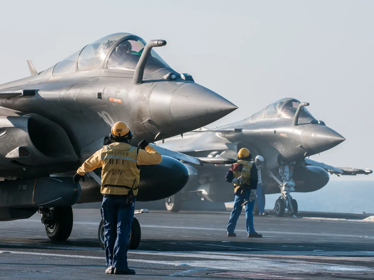 Franța a arestat un muncitor la asamblarea avioanelor Rafale. Purta ochelari care înregistrau video