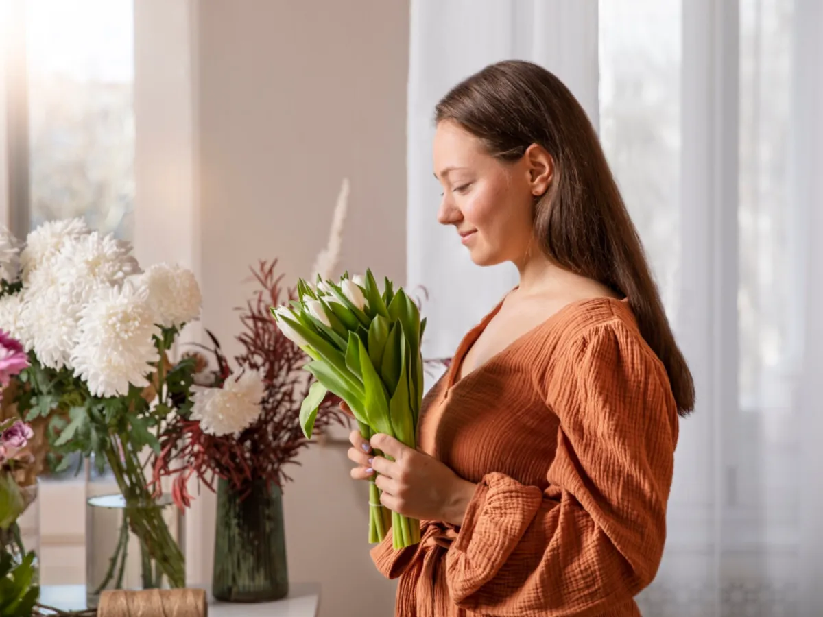 Ce să pui în vază ca să reziste florile mai mult? Ai tot ce îți trebuie în casă pentru acest truc - Foto: Freepik (Imagine cu rol ilustrativ)