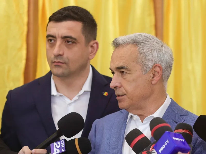 George Simion și Călin Georgescu, însoțiți de 5 gărzi de corp, la vo - Foto: INQUAM PHOTOS / Octav Ganea