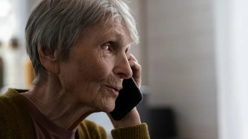 O nouă escrocherie diabolică fură pensie din conturile pensionarilor. Ce mesaje primesc oamenii - Foto: Freepik (rol ilustrativ)