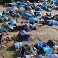 Serviciile de stat din Franţa estimează la o mie numărul de migranţi ce locuiesc în total în zona Calais. / Foto: independent.co.uk