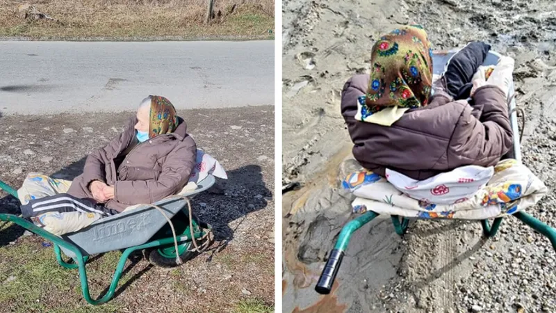 Bătrână de 85 de ani, dusă cu roaba la ambulanță prin noroi. / Foto: voceavalcii.ro