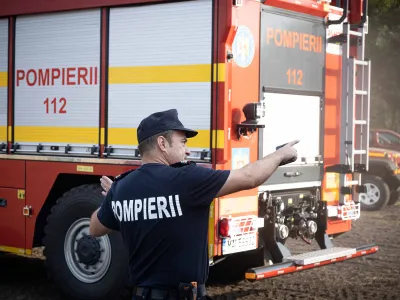 Autoturism în flăcări pe A2. A fost restricţionat traficul pe sensul spre București - Foto: Profimedia images