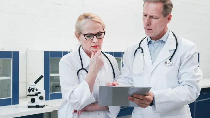 A ajuns la spital cu dureri mari de gât. Ce boală letală i-au descoperit medicii? - Foto: freepik (rol ilustrativ)