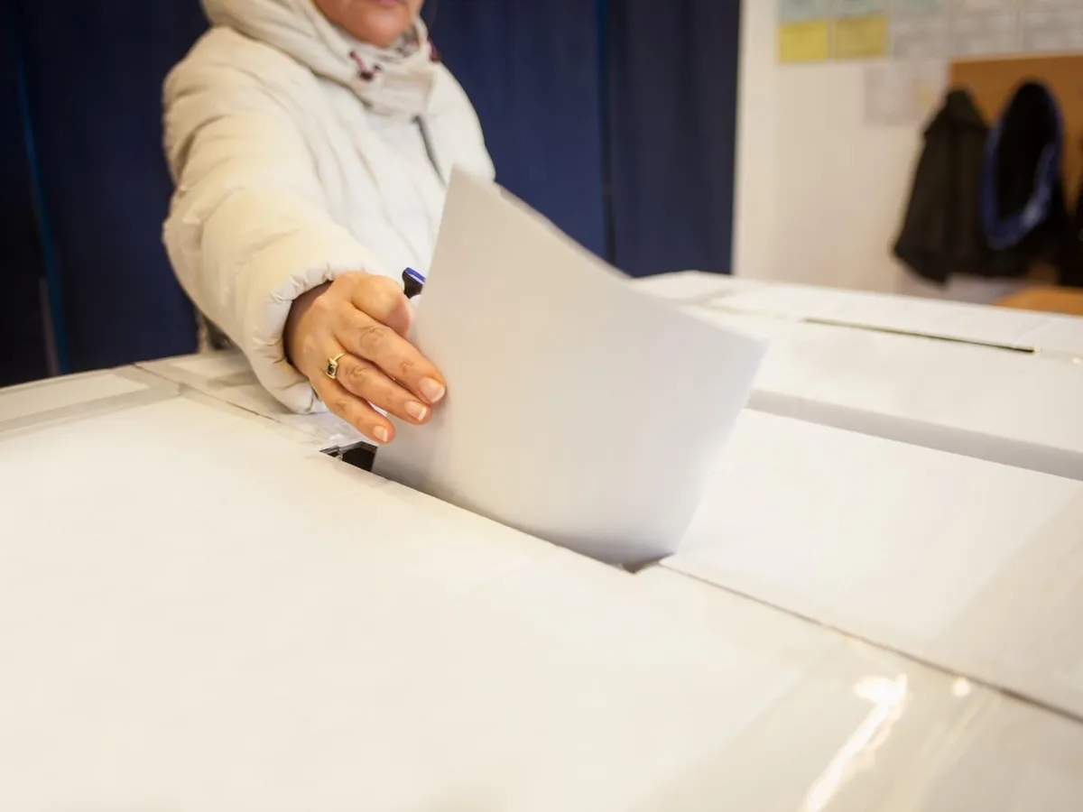 EXIT POLL. Rezultate alegeri: Ciolacu - 28%, Ciuca - 16%, Simion - 15% Lasconi - 14% - Foto: Profimedia images