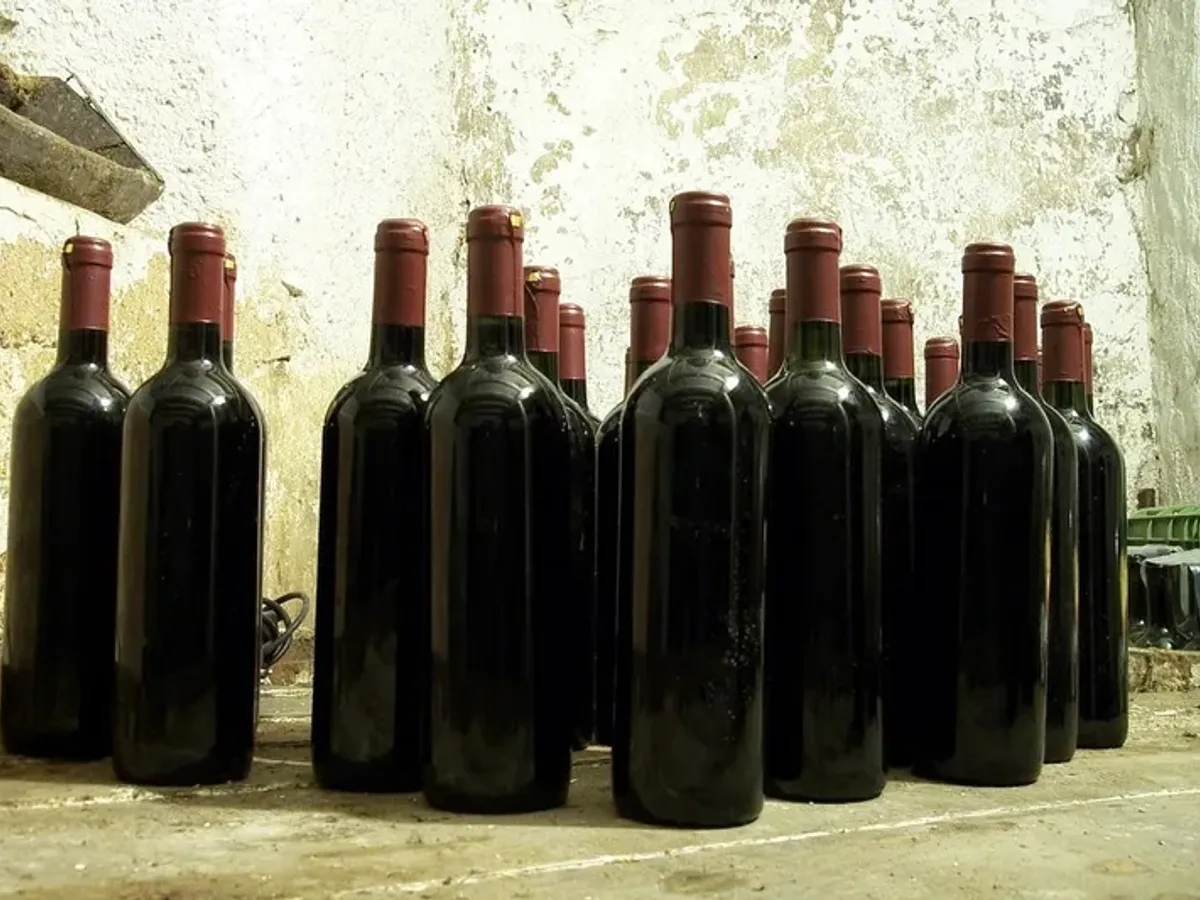 Sticle cu vin roșu