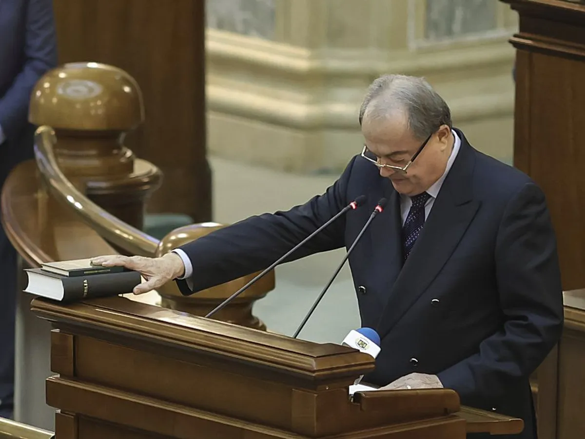 Senatorul PNL Vasile Blaga, la depunerea Jurământului - Foto: INQUAM PHOTOS/Sabin Cirstoveanu