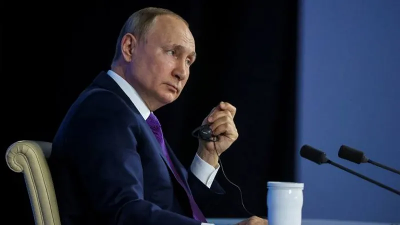 Vladimir Putin „vrea să distrugă Ucraina şi să restabilească URSS” /FT