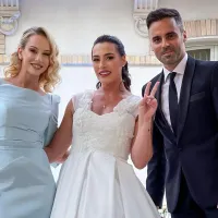 Mirele a venit pe cal, mireasa în caleaşcă - Foto: Facebook/Sandra Izbaşa