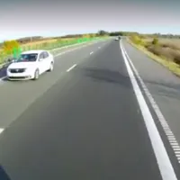 Mașina care mergea pe contrasens pe A2 - Foto: Captură Video