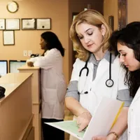 Tot mai mulți medici de familie spun ca pacienții le solicită adeverinţe de vaccinare false/FOTO: Unsplash
