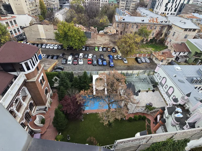 Palatul lui Maricel Păcuraru e la doi pași de centrul de comandă din strada Frumoasă 20