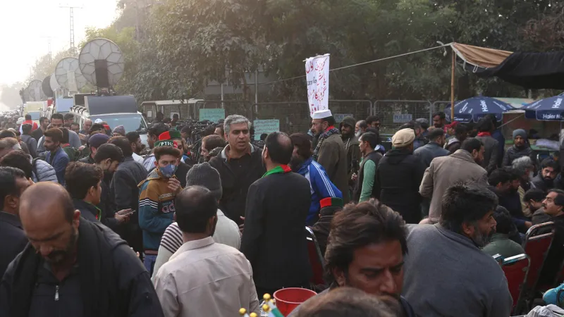 Poliția nu reușește să-l aresteze pe fostul premier al Pakistanului/Foto: Profimedia Images