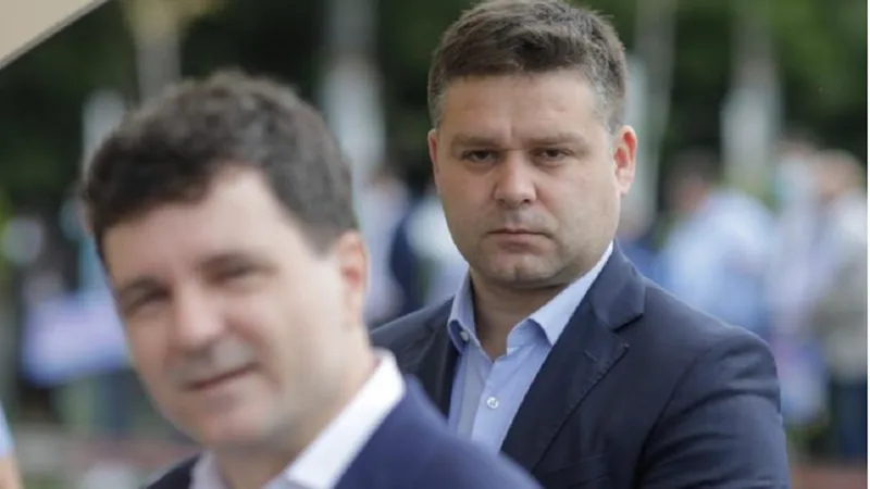Ciprian Ciucu a așteptat să vadă dacă Nicușor Dan are vreo reacție- Foto: Inquam Photos/ George Călin