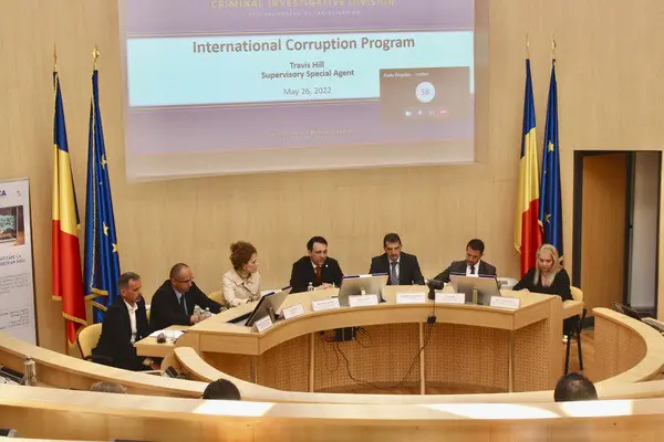 Experții Biroului Federal de Investigații (FBI) pentru România și Moldova au susțint  conferință organizată de CCIA Sibiu pe tema anticorupției Foto: NWR