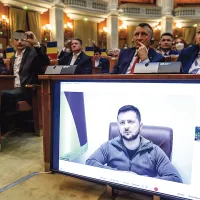 Președintele Zelenski  s-a adresat Parlamentului României prin videocall - Foto: INQUAM PHOTOS/ Octav Ganea