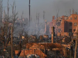 Orașul Bahmut este o ruină. Rușii se chinuie să îl cucerească de aproape un an - Foto: Profimedia Images