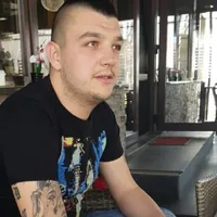 Marius Iliuţă Bucureşteanu a înjunghiat doi oameni în faţa unui bar Foto: newsmaker.ro