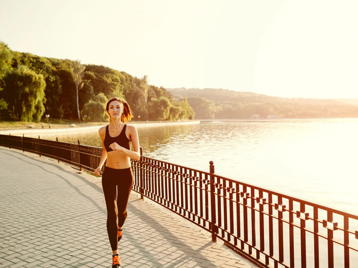Femeie face sport- Foto: Magnific (rol ilustrativ)