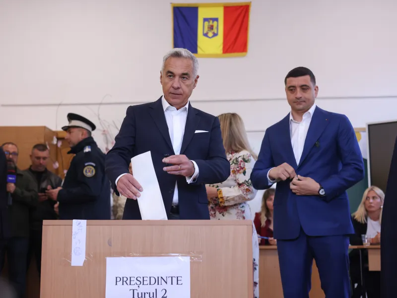 Călin Georgescu și George Simion - Foto: INQUAM PHOTOS / Călin George