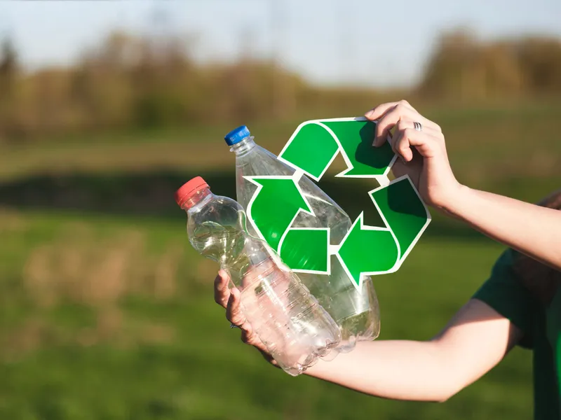 Aparate de reciclat sticle de plastic și sticlă în mediul rural. Cât de mult se reciclează  Foto: Freepik (fotografie cu caracter ilustrativ)