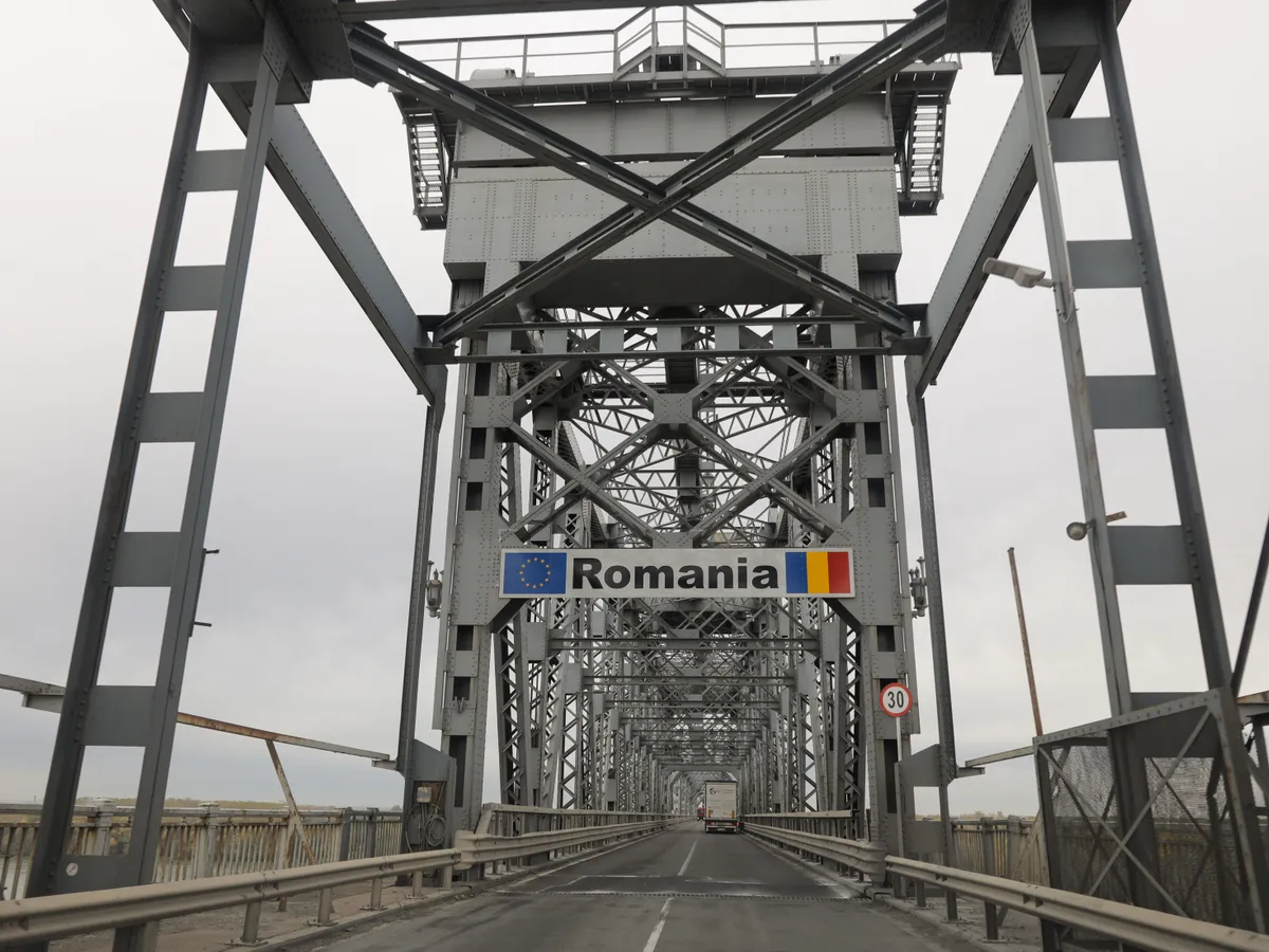 Circulaţia pe Podul Prieteniei Giurgiu-Ruse a fost suspendată. Când se redeschide traficului