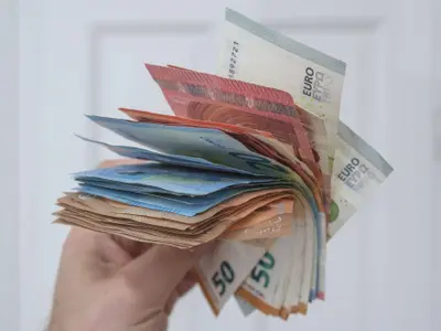 Creditele bancare în 2025: de ce cred specialiștii că restituirea împrumuturilor va fi tot mai grea - Foto: Profimedia Images