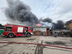 Incendiu major la un depozit din Bucureşti. ISUBIF acţionează acum - Foto: ISUBIF/Facebook