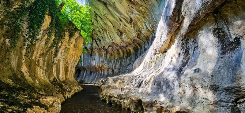 Cheile Băniţei, o locaţie turistică superbă, la nord de Petroşani - Foto: gohunedoara.com