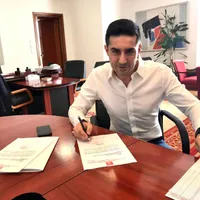 Manda a luat 150.000 euro din PE / FB