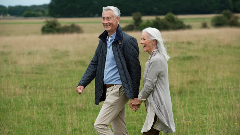 Cine sunt pensionarii care pierd 500 de lei de pe cardurile de alimentele dupa recalculare. De ce? Foto: Freepik (fotografie cu caracter ilustrativ)