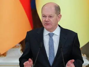 Olaf Scholz a refuzat să facă un test Covid administrat de ruși. Urmează o masă și mai lungă?/FOTO: dw.com